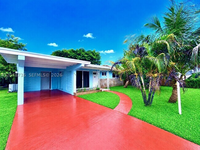Building Photo - 4940 SW 25th Ave