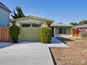 Building Photo - Remodeled 2 Bed 1 Bath Home with Bonus Roo...