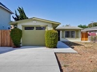 Building Photo - Remodeled 2 Bed 1 Bath Home with Bonus Roo...