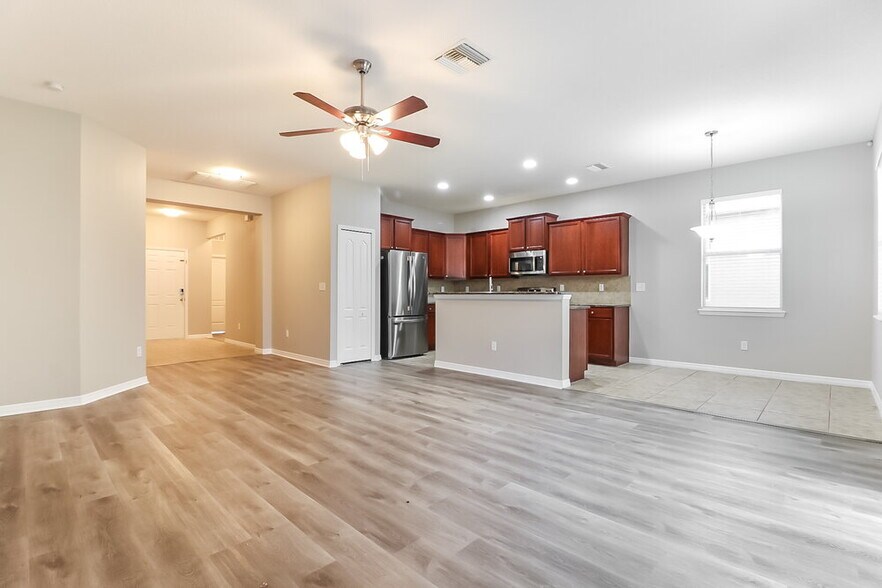 Building Photo - 1133 Lauren Manor Loop