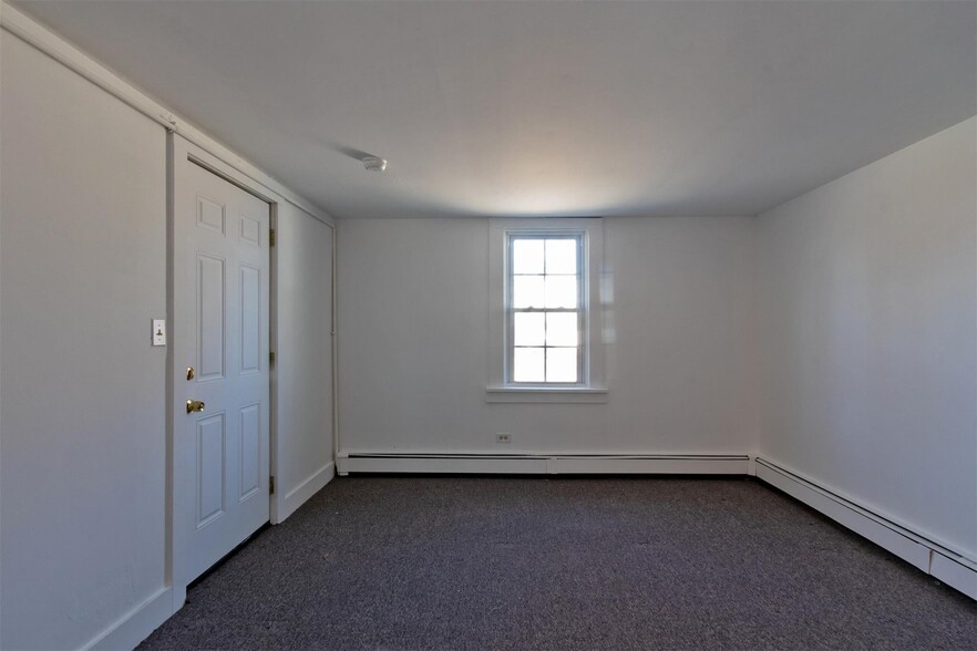 Building Photo - 5625-5639 NY-82