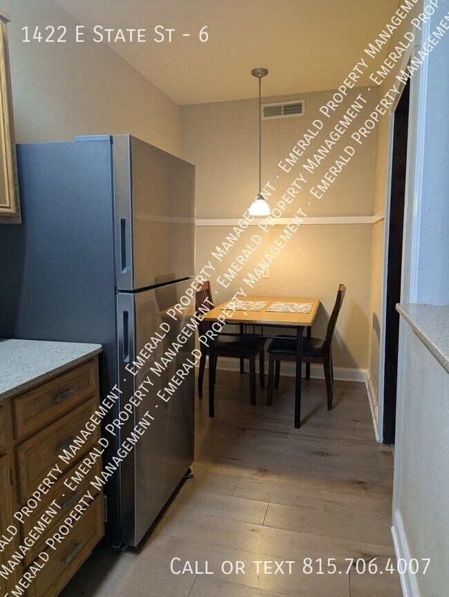 Building Photo - 1422 E State St