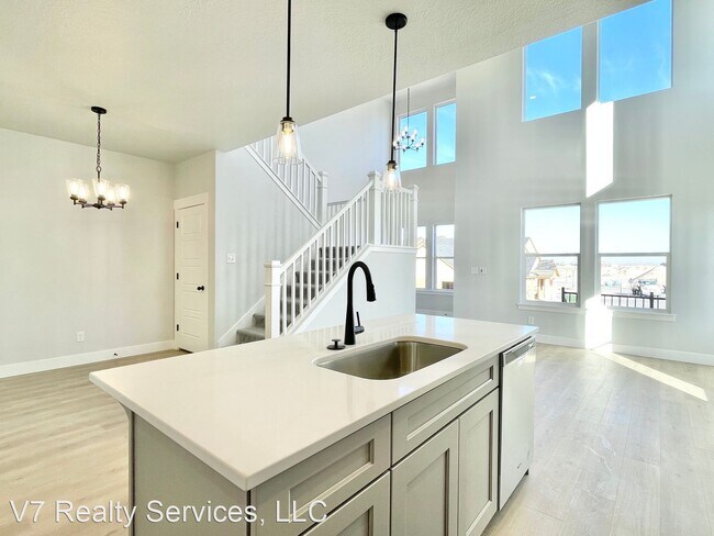 Building Photo - 3 br, 2.5 bath House - 4306 W. Silver Peak...