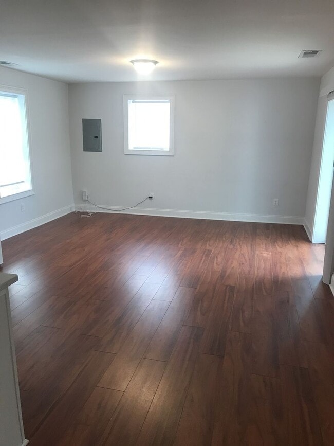 Building Photo - 2 Bed & 2 Bath in Old Hickory