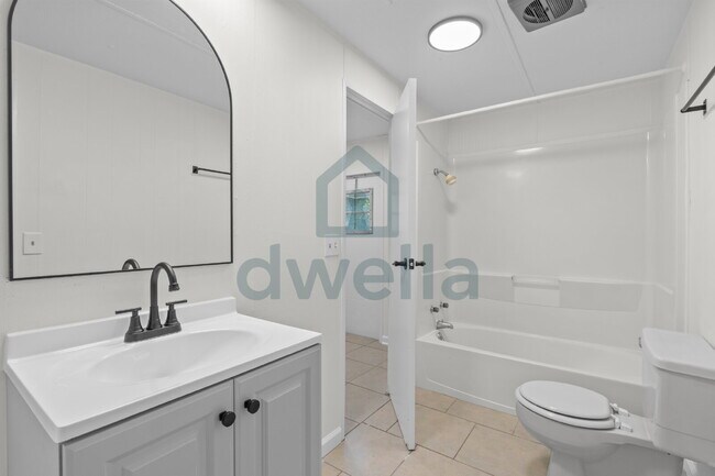 Building Photo - Close to Everything-Lexington! Beautifully Renovated 3-bedroom, 2-bath home in the highly sought-...