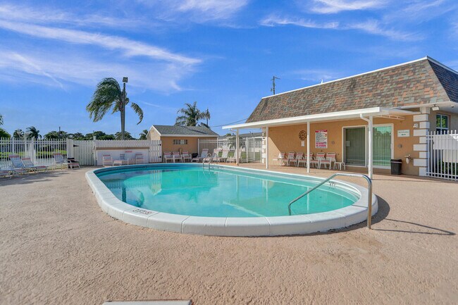 Building Photo - 2704 Knight Ln