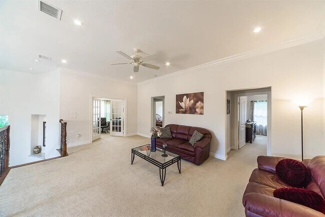 Building Photo - 1415 Wakefield Dr
