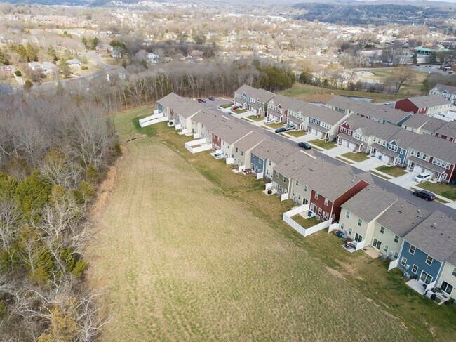 Building Photo - 645 Exmoor Dr