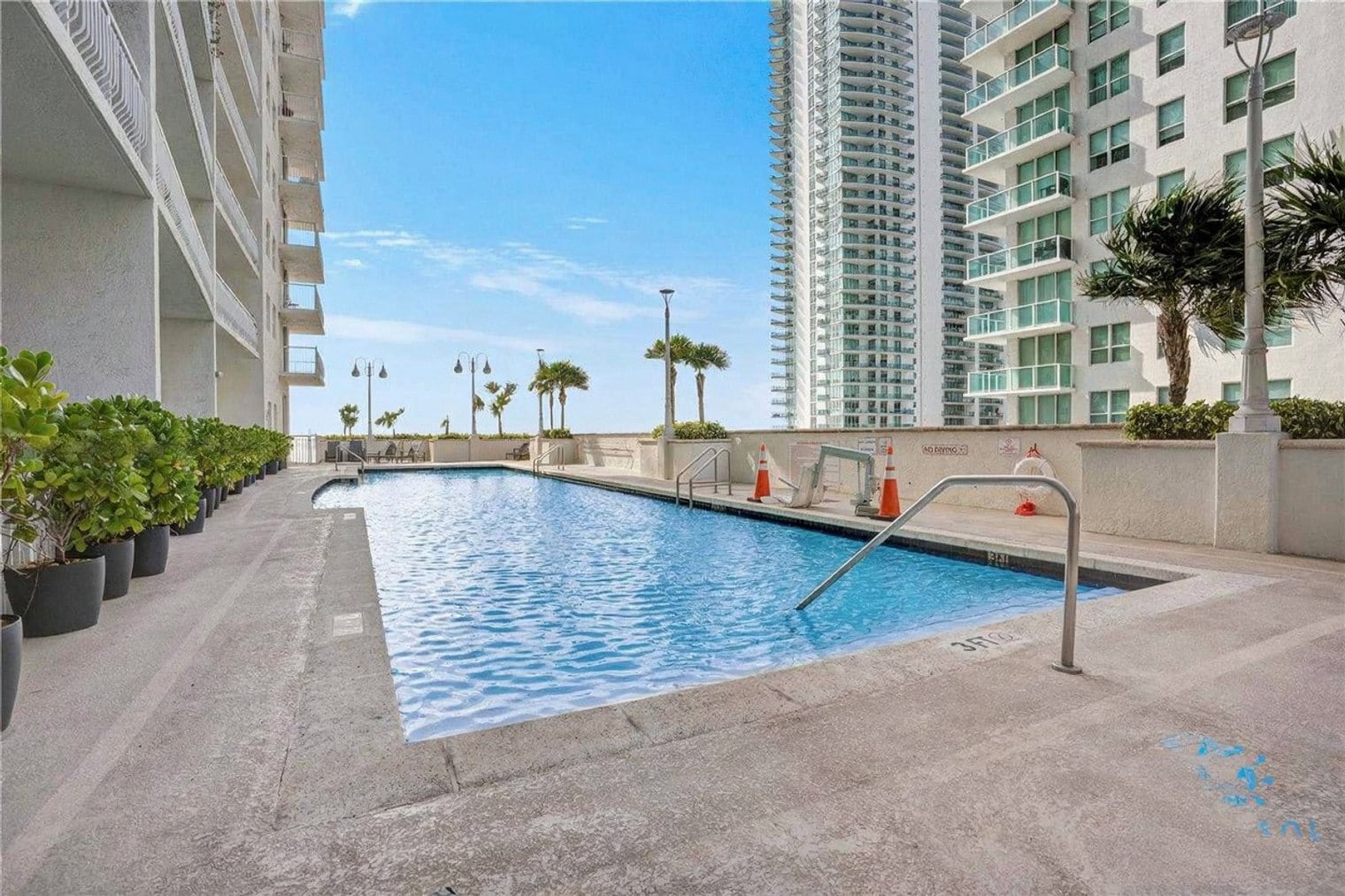 Building Photo - 1200 Brickell Bay Dr