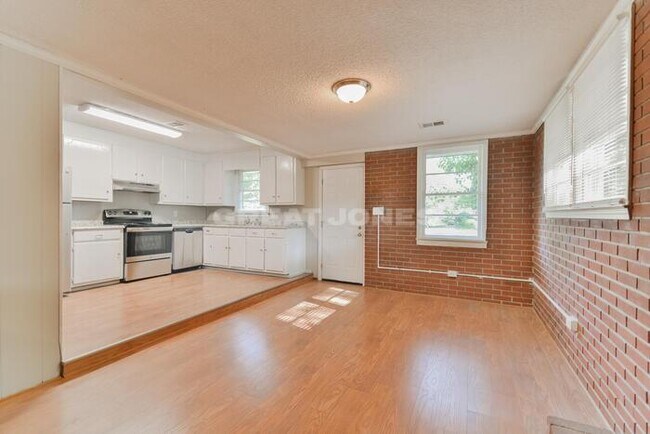 Building Photo - Charming 3 Bedroom in Williamston!