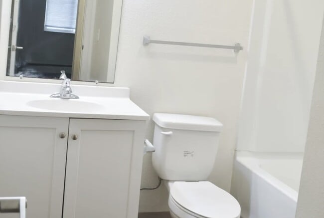 Building Photo - 811 S Carney Dr