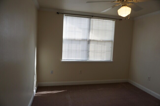 Building Photo - 519 Wingspan Way