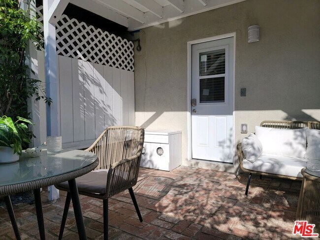 Building Photo - 825 Broadway St