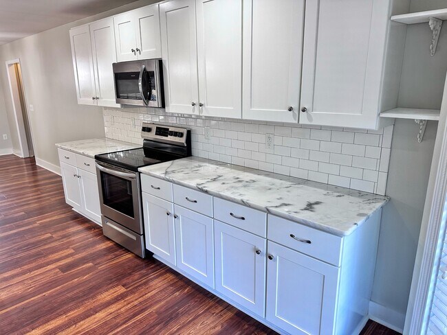 Building Photo - 304 Chisholm Trail