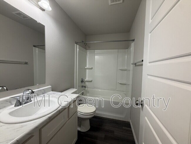 Building Photo - 16124 S 83rd E Ave