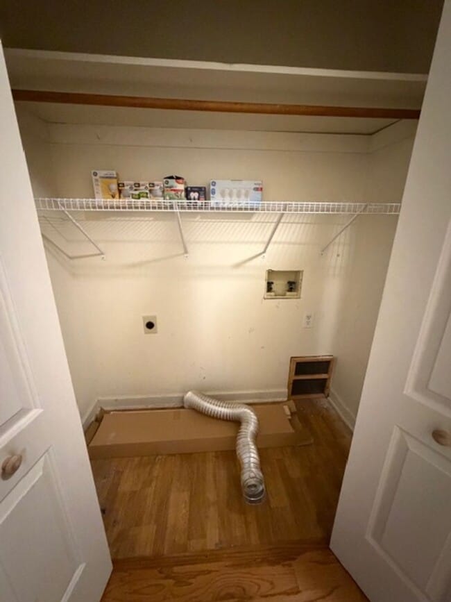 Building Photo - Elon