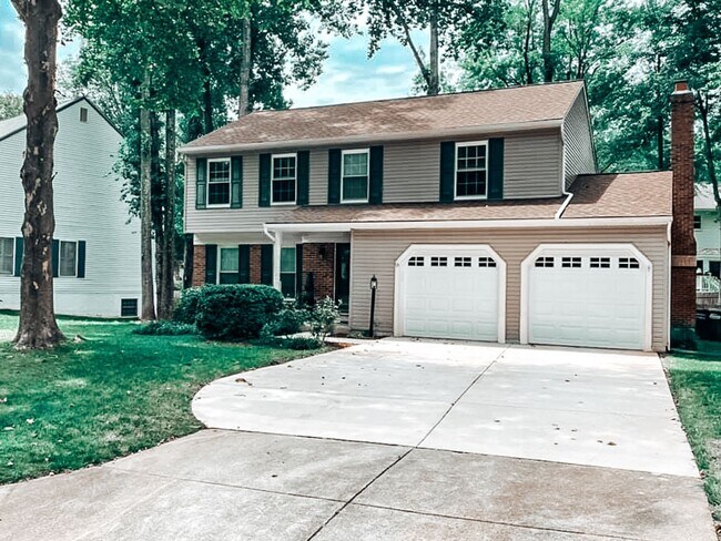 Primary Photo - Fantastic 4 Bedroom 3.5 Bathroom Colonial ...