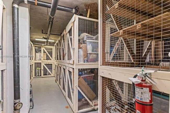 Building Photo - 340 Sunset Dr