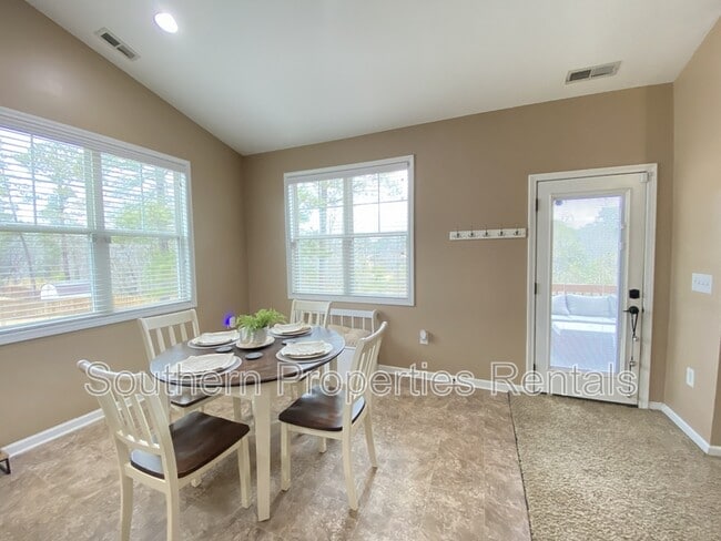 Building Photo - 463 Juno Dr