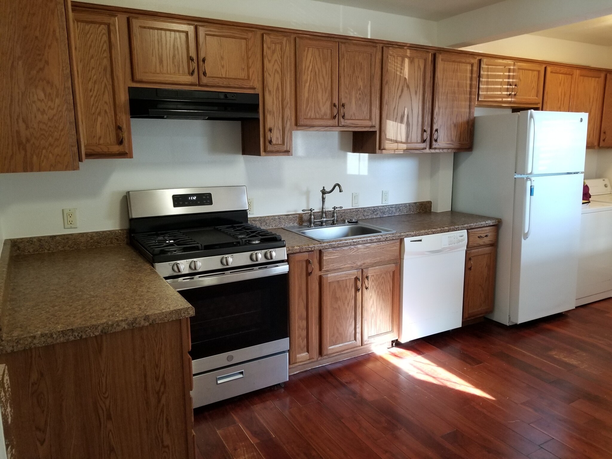 Kitchen - 44 Daniels Ave