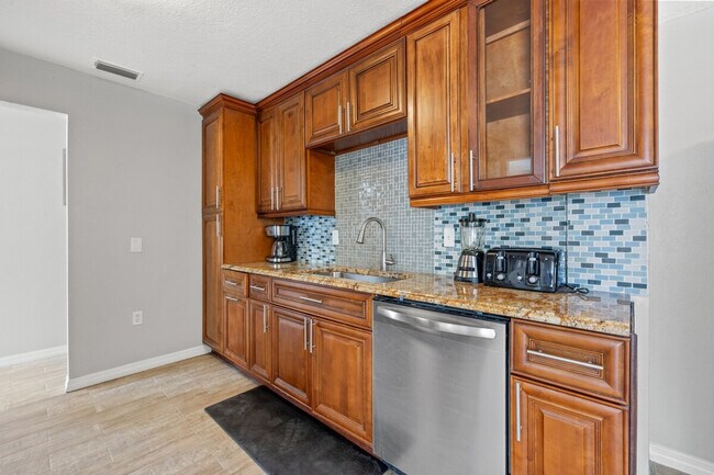 Building Photo - 5805 N 43rd St