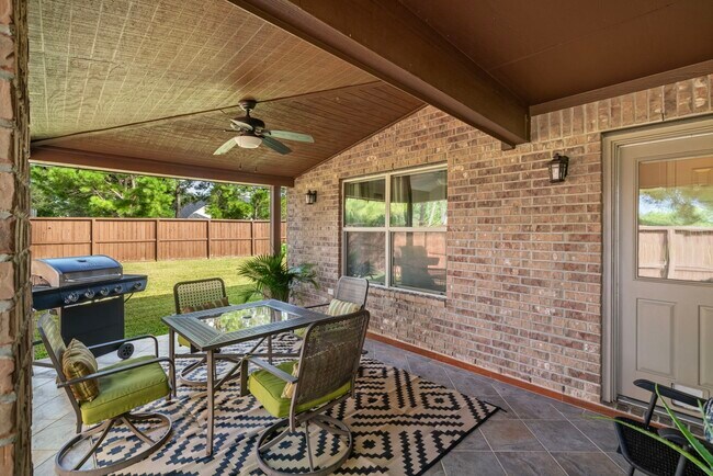 Building Photo - 25803 Orchard Knoll Ln