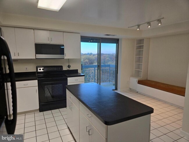 Building Photo - 5450 Whitley Park Terrace