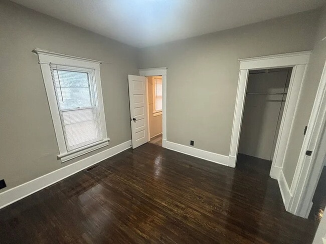 Building Photo - 2 bed 1 bath Home For Rent