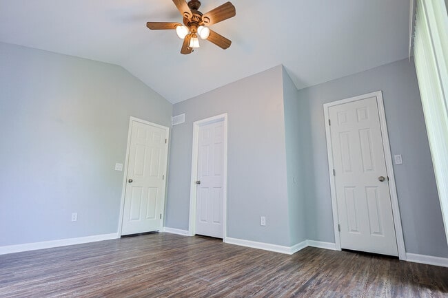 Building Photo - 8872 Lagoon Dr