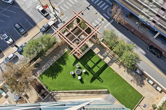 Building Photo - 500 Throckmorton St