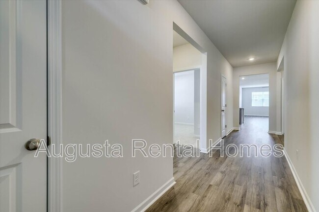 Building Photo - 1253 Birch Cir