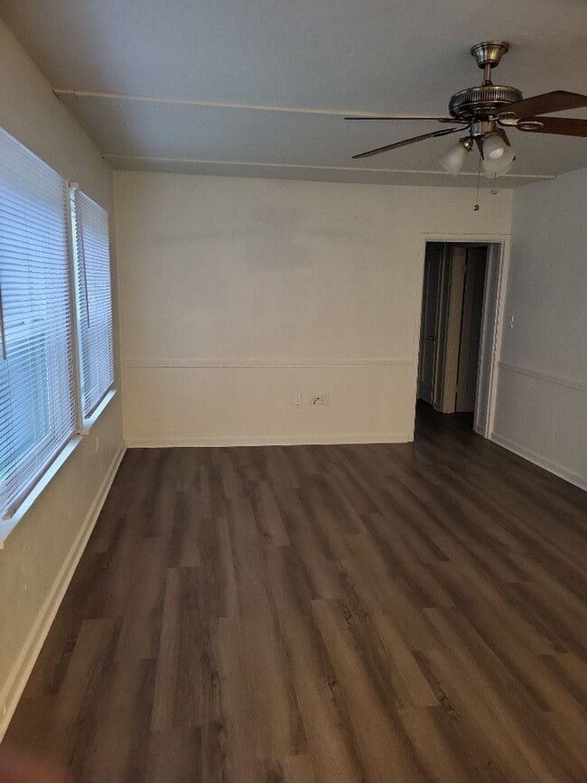 Building Photo - 1/2 off 1st Month's Rent - Charming Vintage Three Bedroom In Camas