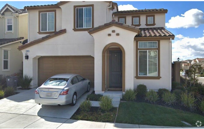 Building Photo - 2390 Haggerty Dr