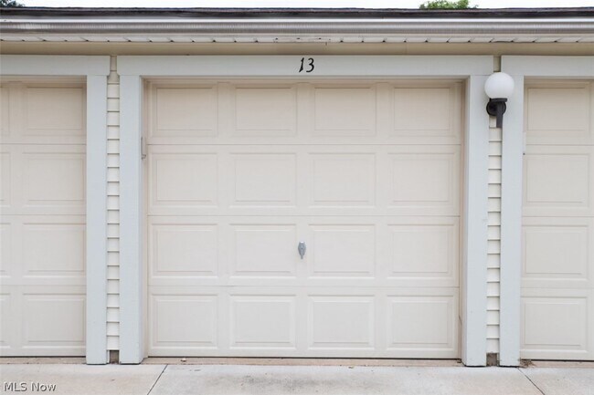 Building Photo - 2959 S Bay Dr