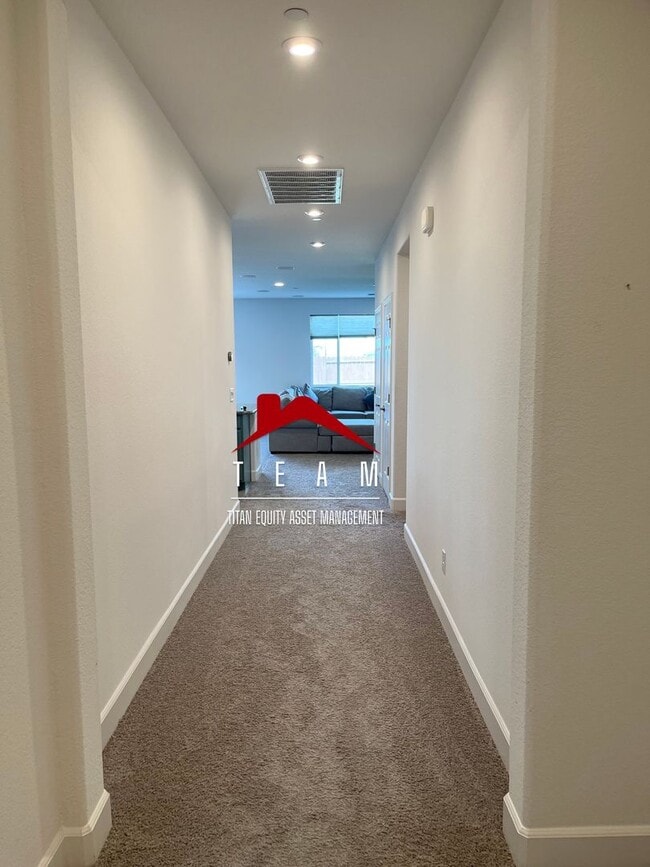 Building Photo - Great single story home with solar