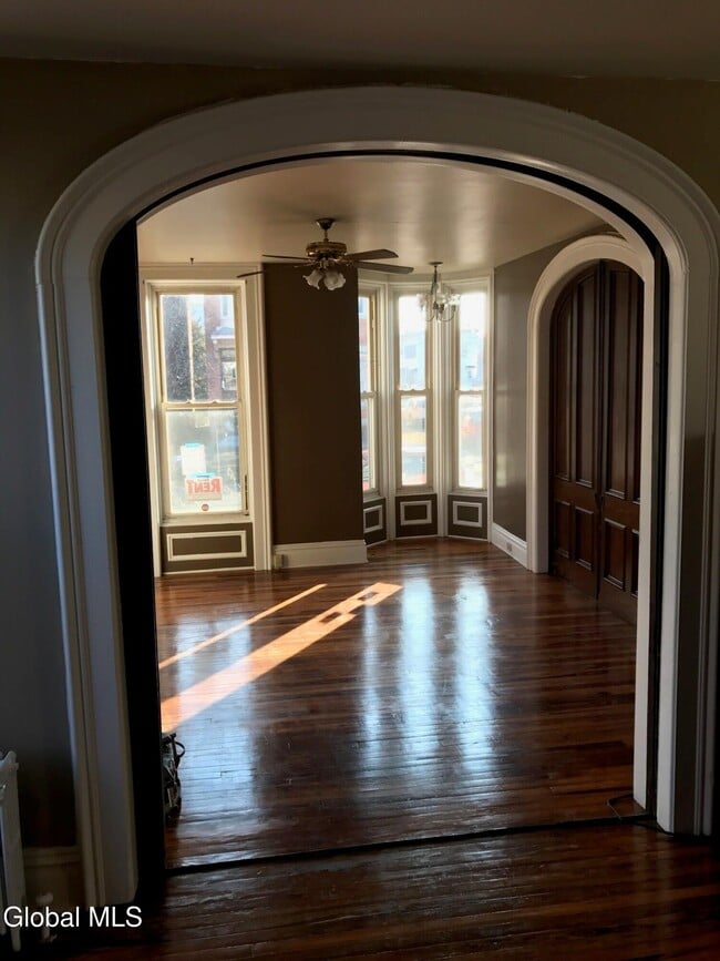 Building Photo - 821 23rd St