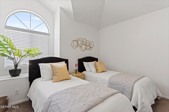 Building Photo - 12120 Desert Quail Ave