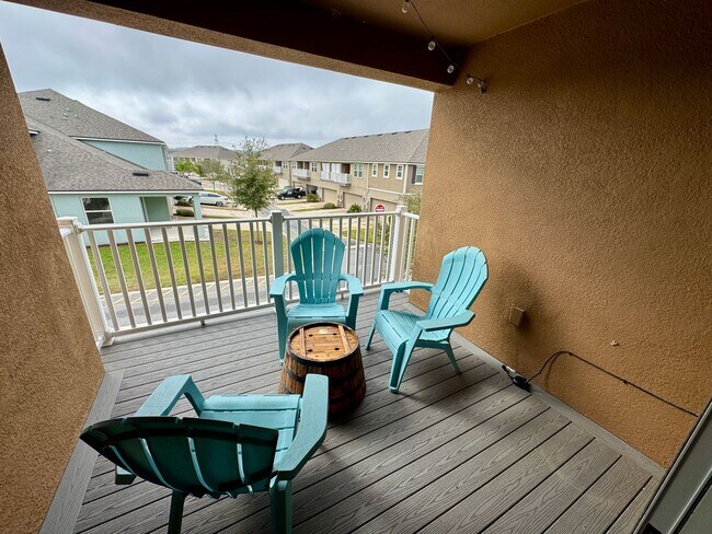 Building Photo - FOR RENT - Beautiful end unit townhouse in Clermont - Waterbrooke