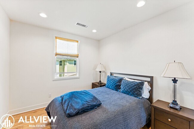 Building Photo - *Limited Move In Special! $1,000 Off First...