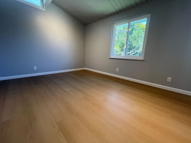 Building Photo - 831 Sinex Ave