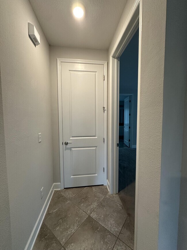 Building Photo - 24 Woodsong Ln