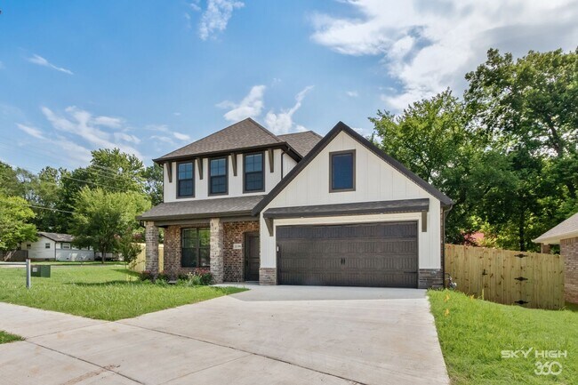 Building Photo - 2196 N Woodlark Ln