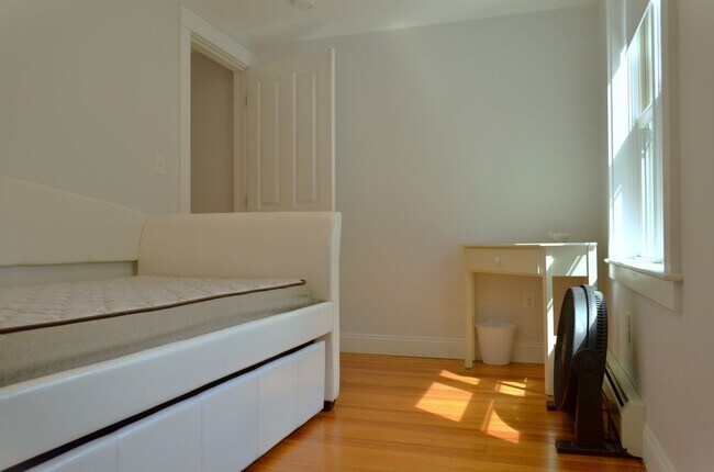 Building Photo - Annisquam Rental on the Water: Chester Square