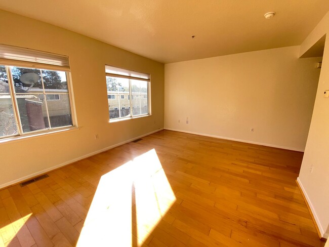 Building Photo - Advent - Low Deposit Bright & Spacious Tow...