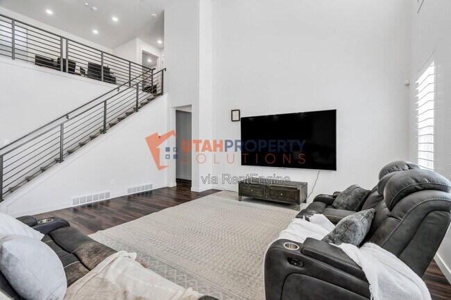 Building Photo - 213 W Prickly Pear Dr