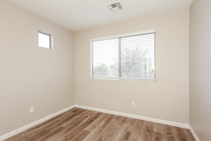 Building Photo - 10206 W Whyman Ave
