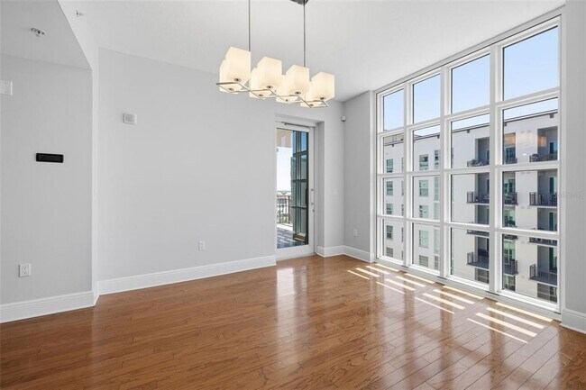 Building Photo - 1227 E Madison St