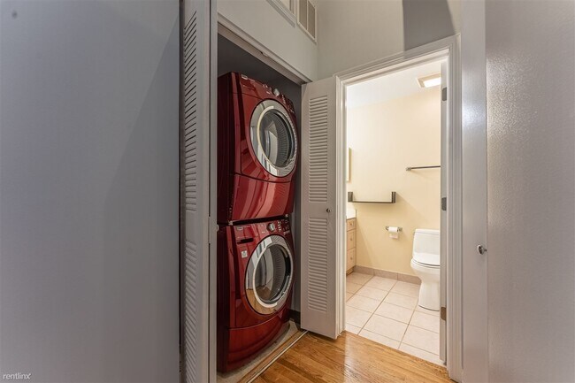 Building Photo - 2 br, 2 bath Condo - 521 W Superior St Uni...