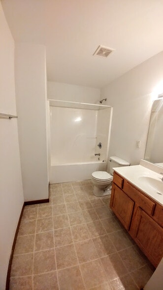 Building Photo - 5602 Valley View Dr