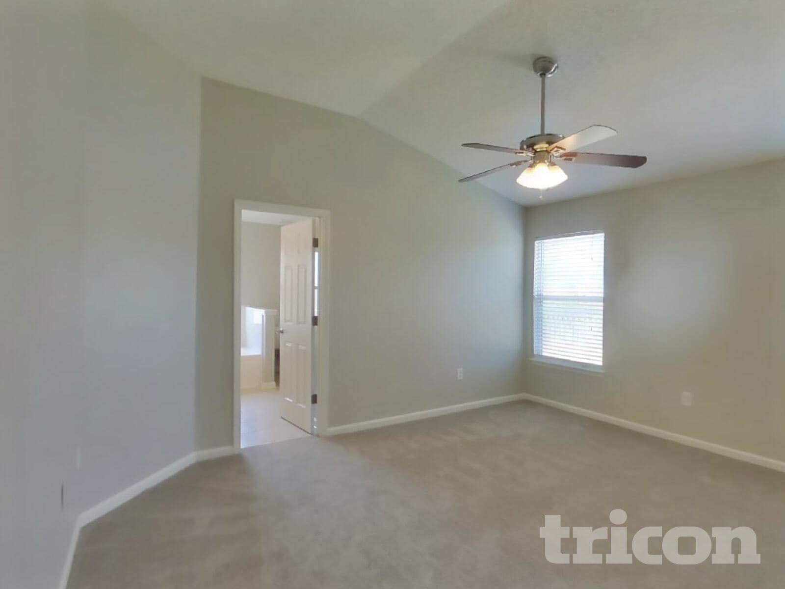 Building Photo - 3951 Hideaway Lane